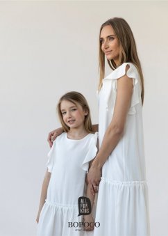 Dámske biele elegantné šaty s volánom